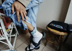 سابقة قضائية.. ابتدائية طنجة تستبدل عقوبة حبس شاب بـ"السوار الإلكتروني"